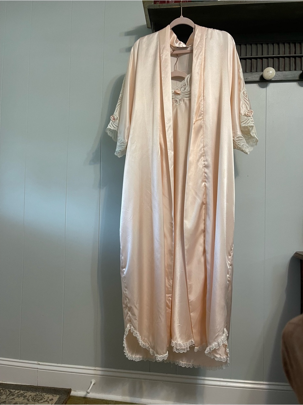 Vintage Christian Dior peach lace trimmed nightgown and robe set medium - Picture 13 of 16